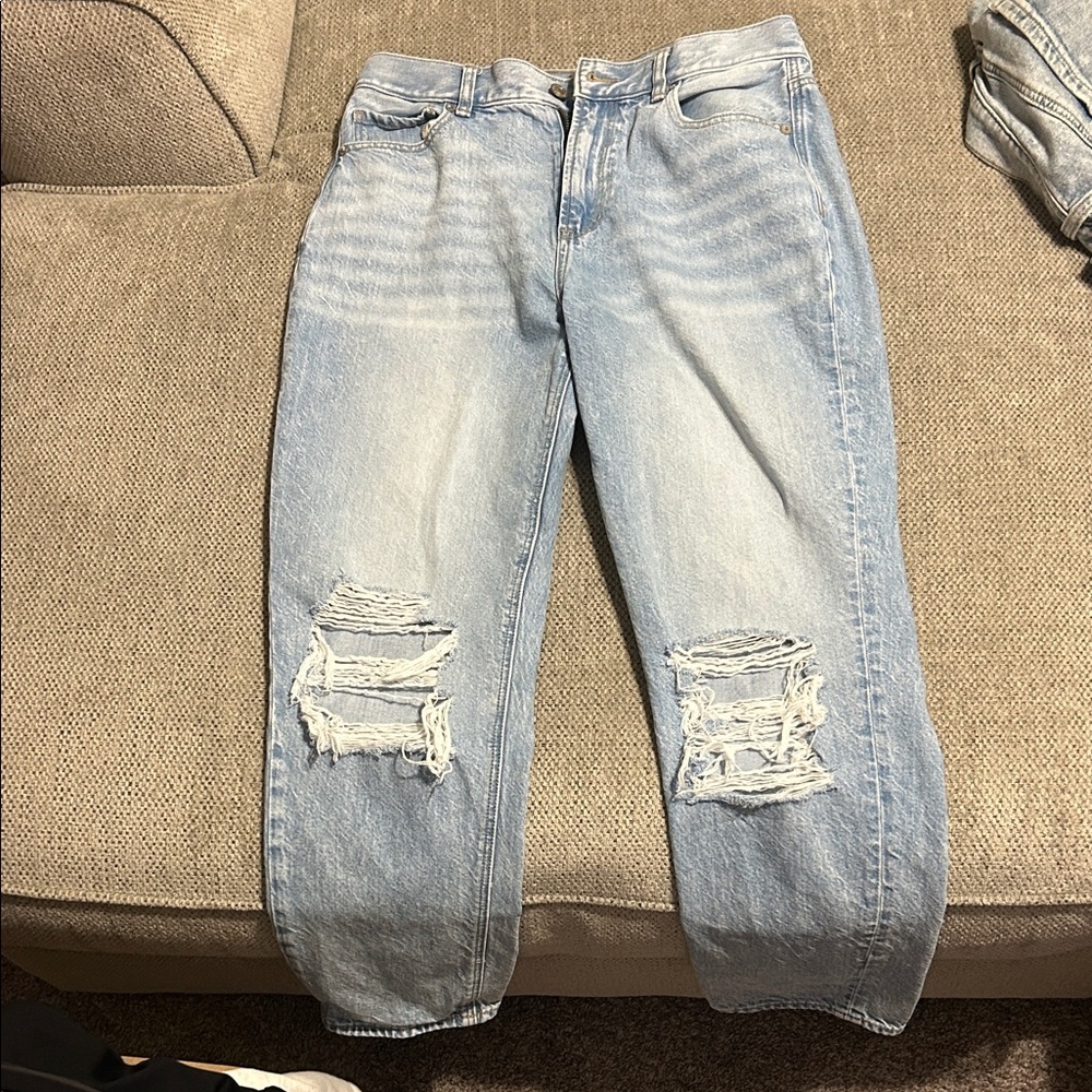 American Eagle Light Wash Ripped Jeans